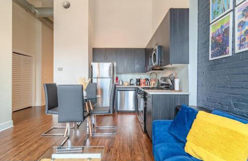 Near South Side Apartment | Chicago 2BR City Escape with Optional Parking Near McCormick Place, Navy Pier, Shedd Aquarium, and Millennium Park