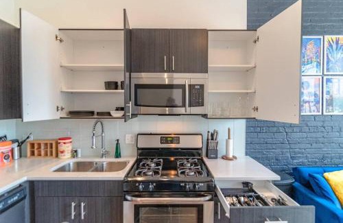 Near South Side Apartment | Chicago 2BR City Escape with Optional Parking Near McCormick Place, Navy Pier, Shedd Aquarium, and Millennium Park