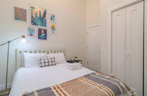 Near South Side Apartment | Chicago 2BR City Escape with Optional Parking Near McCormick Place, Navy Pier, Shedd Aquarium, and Millennium Park