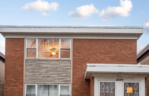 West Ridge Apartment | Chicago charm! Quiet and inviting !