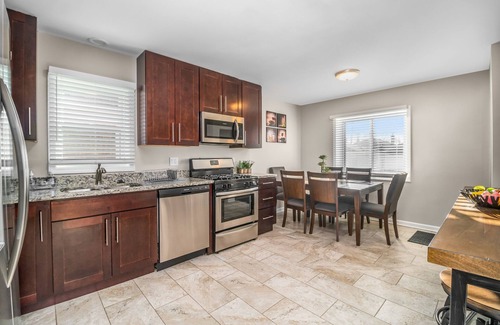 Stickney House | Chicago FHS Rental - Berwyn Ave