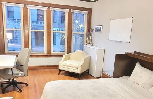 Park West Apartment | Chicago Lincoln Park North Pond 2 Bedroom Pied-à-Terre