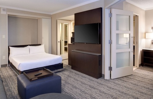 Rosemont Hotel | Chicago Marriott Suites O'Hare