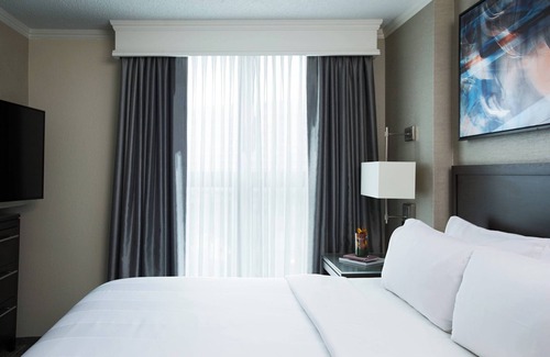 Rosemont Hotel | Chicago Marriott Suites O'Hare