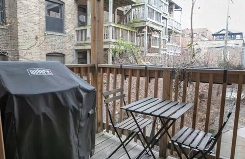 Sheffield Neighbors Condo | Chicago's Leafy Street Hideaway - 1 Bedroom Condo with a Side of Sass