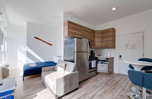 River West Apartment | Chicago Second Floor Studio by 747 Lofts