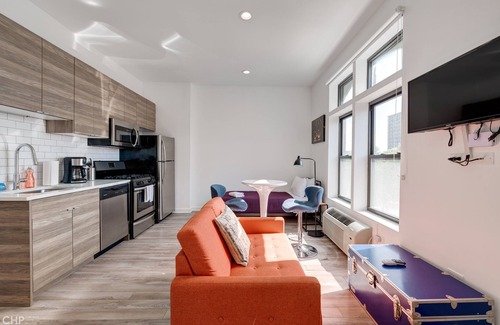 River West Apartment | Chicago Second Floor Studio by 747 Lofts