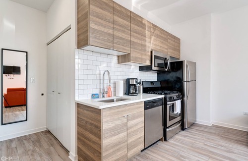 River West Apartment | Chicago Second Floor Studio by 747 Lofts