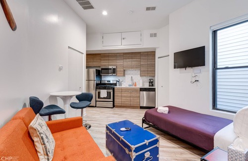 River West Apartment | Chicago Second Floor Studio by 747 Lofts