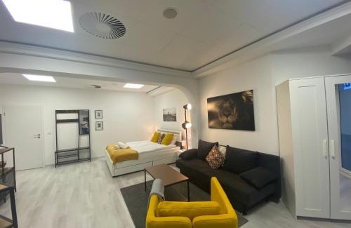 Troisdorf House | Chice, urbane Oase mit Arbeitsplatz