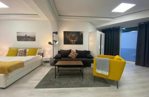 Troisdorf House | Chice, urbane Oase mit Arbeitsplatz
