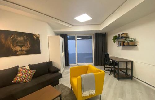 Troisdorf House | Chice, urbane Oase mit Arbeitsplatz