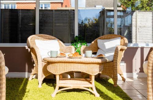 Chichester House | Chichester retreat house with free parking