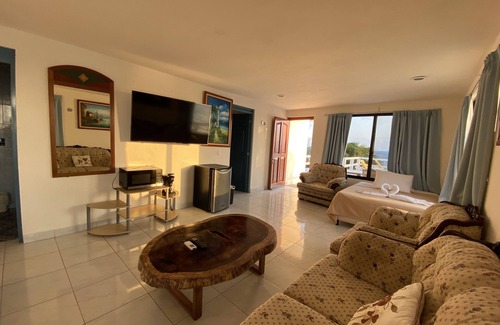 Centro - Supmza 001 Hotel | Chichis and Charlies Beachfront