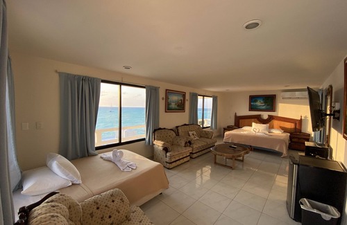 Centro - Supmza 001 Hotel | Chichis and Charlies Beachfront
