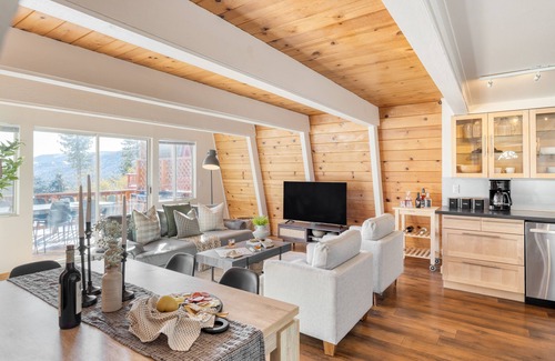 Tahoe Woods Apartment | Chickaree & Chickadee Buyout by AvantStay | 2 Sister Cabins