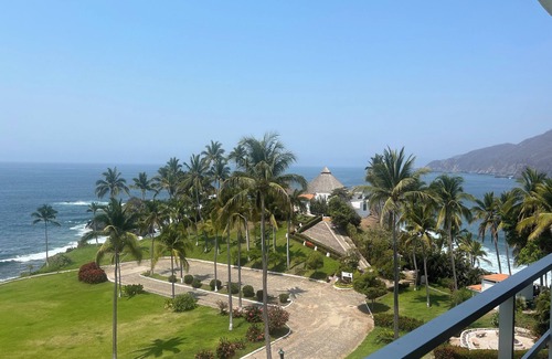 Manzanillo Condo | Chihuahua 144, Charming 2-bedroom, ocean front, AC, king bedroom, loft bedroom