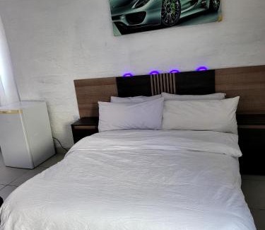 Rustenburg House | chikos premium rooms