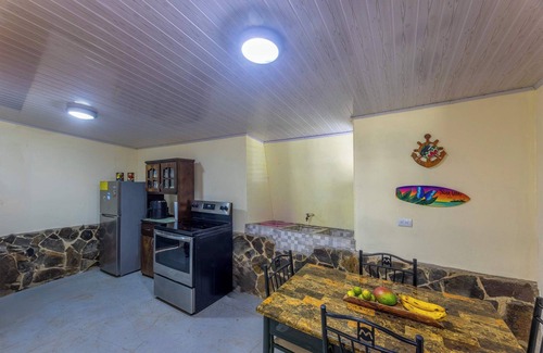 Esterillos Oeste House | Chill Surf Getaway, 1 Min Walk to the Beach