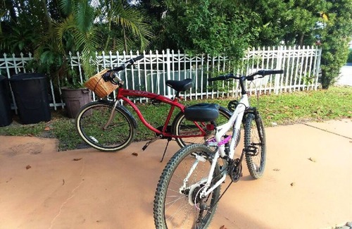 Surfside House | Chillin’ & Grillin’ House ONLY Steps from the Beach and Local Attractions