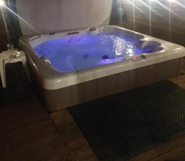 Morpeth House | Chillingham lodge with hot tub Felmoor Park