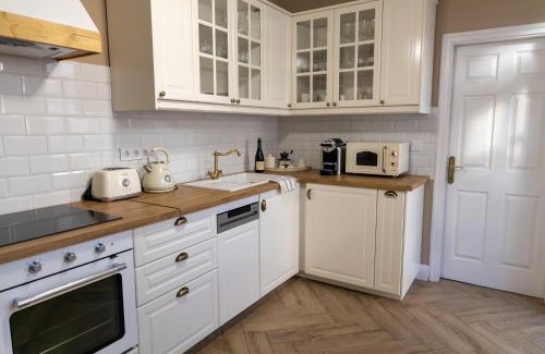 Eger Apartment | Chillinn La Maison Cottage Eger