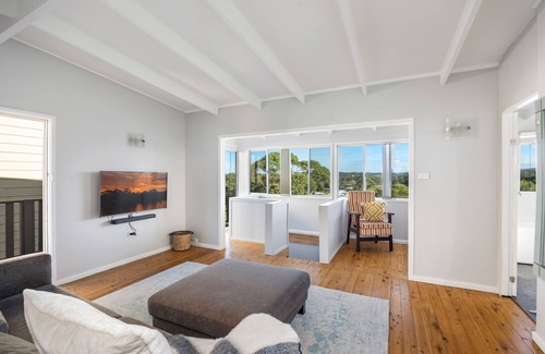 Burrill Lake House | Chilltown Burrill Lake - Coastal cottage with lake and mountain views!