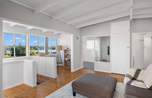 Burrill Lake House | Chilltown Burrill Lake - Coastal cottage with lake and mountain views!