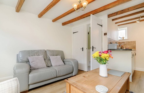 Guisborough Cottage | CHIMES COTTAGE, pet friendly, with a garden in Guisborough