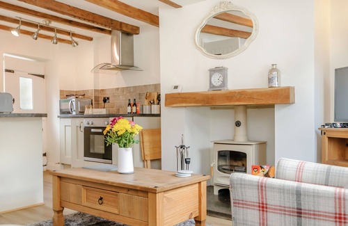 Guisborough Cottage | CHIMES COTTAGE, pet friendly, with a garden in Guisborough