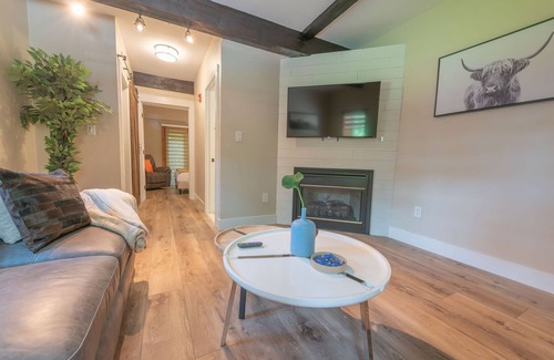 Lambertville House | Chimney Hill - 01) First-Floor Suite 1