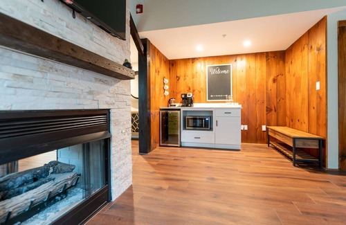 Lambertville House | Chimney Hill - 03) Second Floor Suite 3
