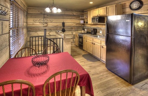 Sautee Nacoochee Cabin | Chimney Mtn 4 | 2BR Dog Friendly Cabin with Hot tub and Fireplace Near Helen, GA