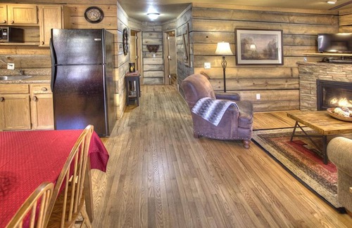 Sautee Nacoochee Cabin | Chimney Mtn 4 | 2BR Dog Friendly Cabin with Hot tub and Fireplace Near Helen, GA