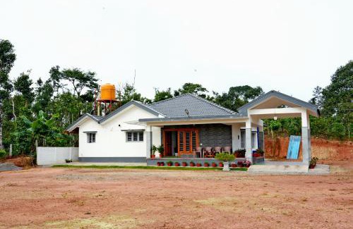Mudigere Villa | Chimneys Homestay - Full House, Near to Falls & Trek