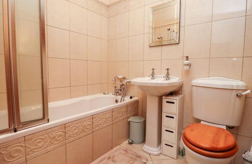 Charlbury Cottage | CHINA COTTAGE, pet friendly, character holiday cottage in Charlbury