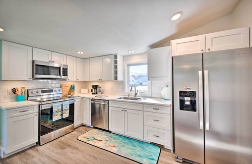 Chincoteague Cottage | Chincoteague House w/Enclosed Porch + Deck