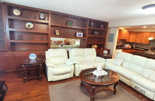 Surrey House | Chinese style suite near golf course