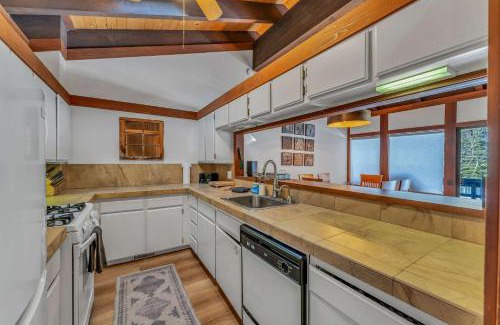 Dollar Point House | Chinquapin Condo Retreat - Walk to the Lake