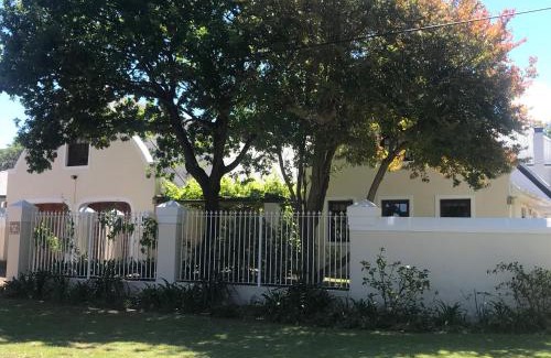 Eastcliff House | Chinta Cottage Hermanus