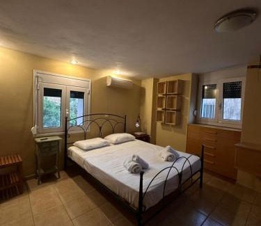 Chios Apartment | Chios Art Studio