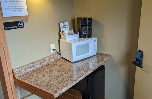 Hayward Apartment | Chip-Wa Lodging Room 3