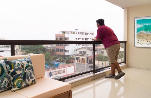 Salinas Apartment | Chipipe Salinas Beachfront Apartment w/Parking