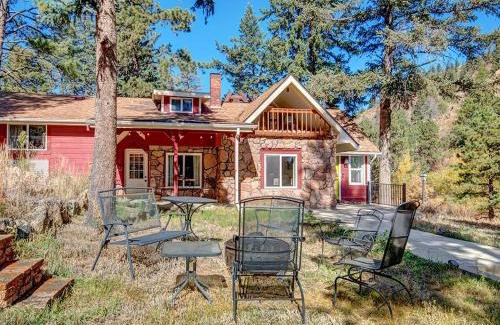 Green Mountain Falls House | Chipita Park Cabin - pet friendly quirky & comfy