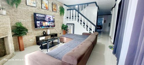 Baguio Apartment | Chloe's Homestay - Baguio Spacious 3BR Corner Rowhouse for Family & Friends Getaways