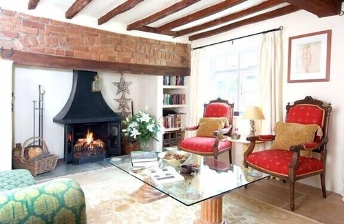Ardens Grafton Cottage | Chocolate-box pretty cottage, with Grade II Listing, in Shakespeare country