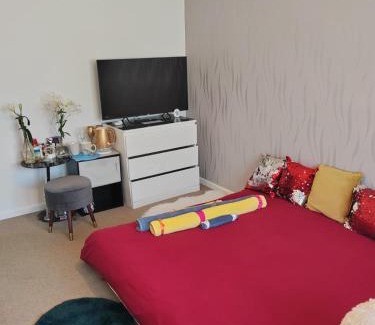Hemel Hempstead House | Chocolates&Flowers