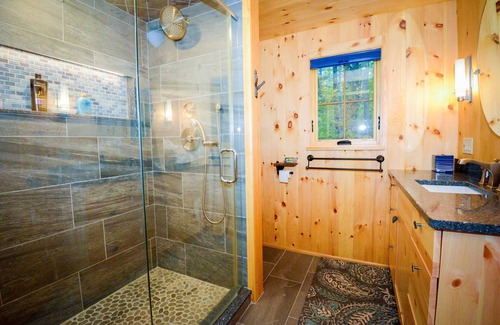 Chocorua Cabin | Chocorua Lake * Private Swimming Area * Dog Friendly * Hot Tub