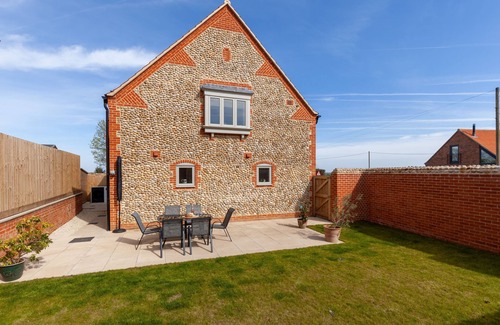 Docking Apartment | Choseley Cottage - modern cottage sleeping 6 in Docking