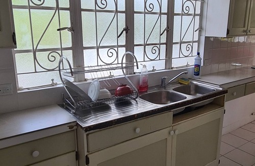 Rockley Apartment | Christ Church Home, Rockley Beach 1 km, Full Kitchen, Smart TV, Laundry, Parking